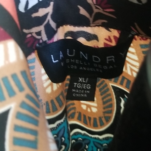 Ladies dress - Picture 3 of 3